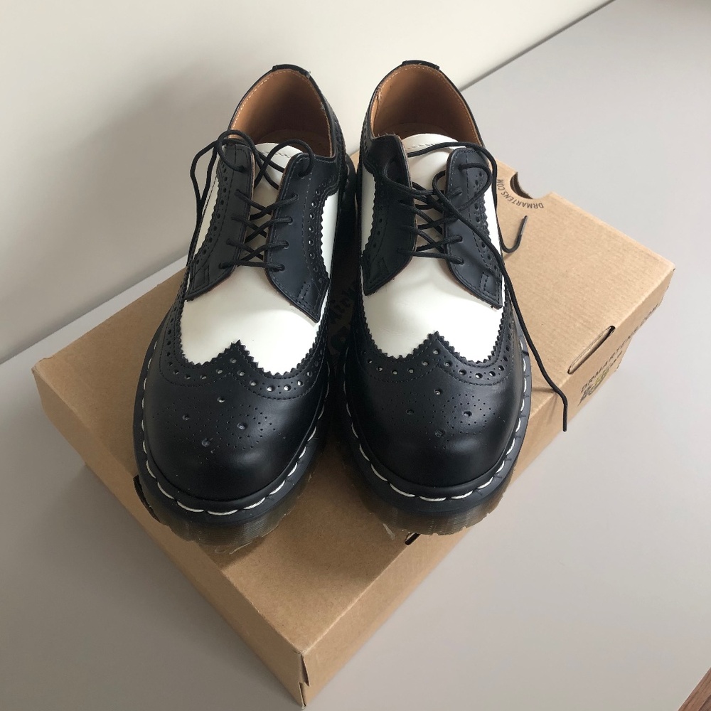Dr. Martens 3989 Bex Brogue Shoes (W 8, M 7)
